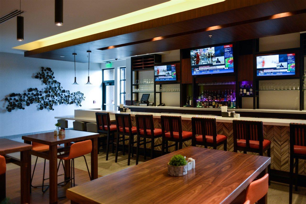 Hilton Garden Inn Louisville Mall Of St. Matthews Exteriör bild