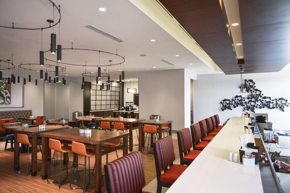 Hilton Garden Inn Louisville Mall Of St. Matthews Exteriör bild