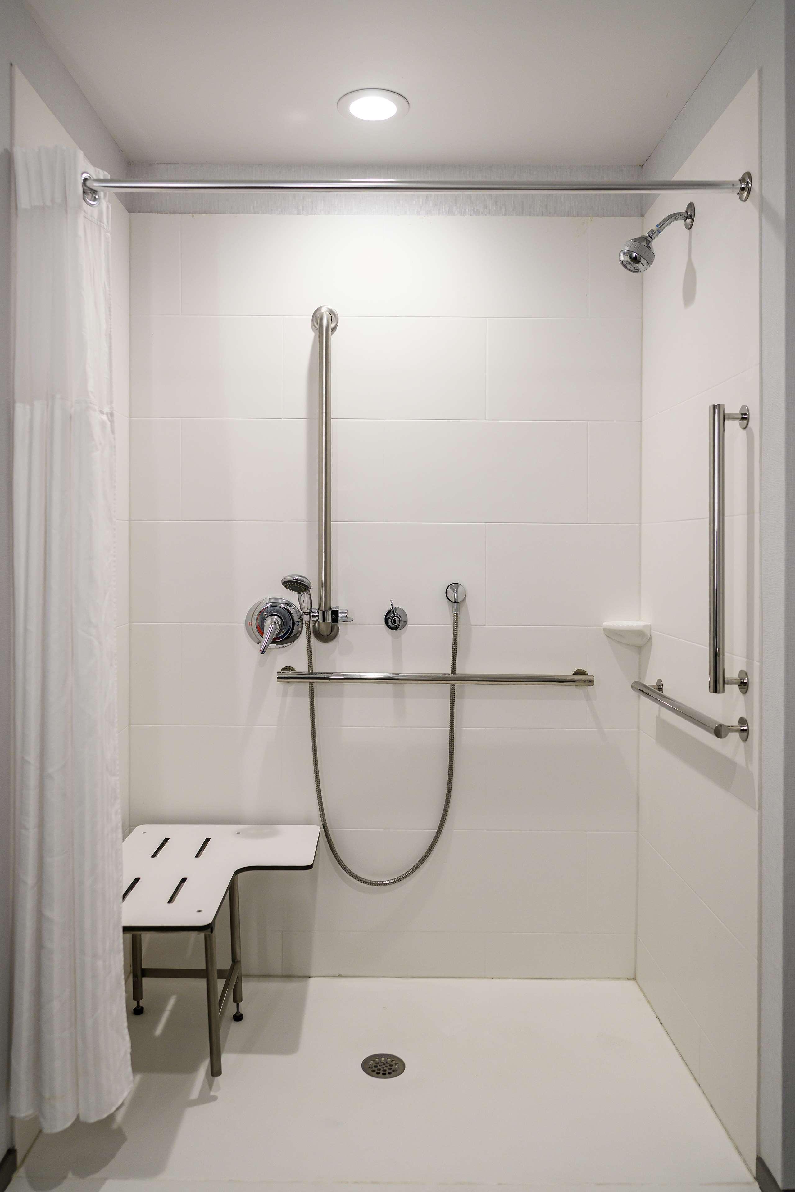 Hilton Garden Inn Louisville Mall Of St. Matthews Exteriör bild