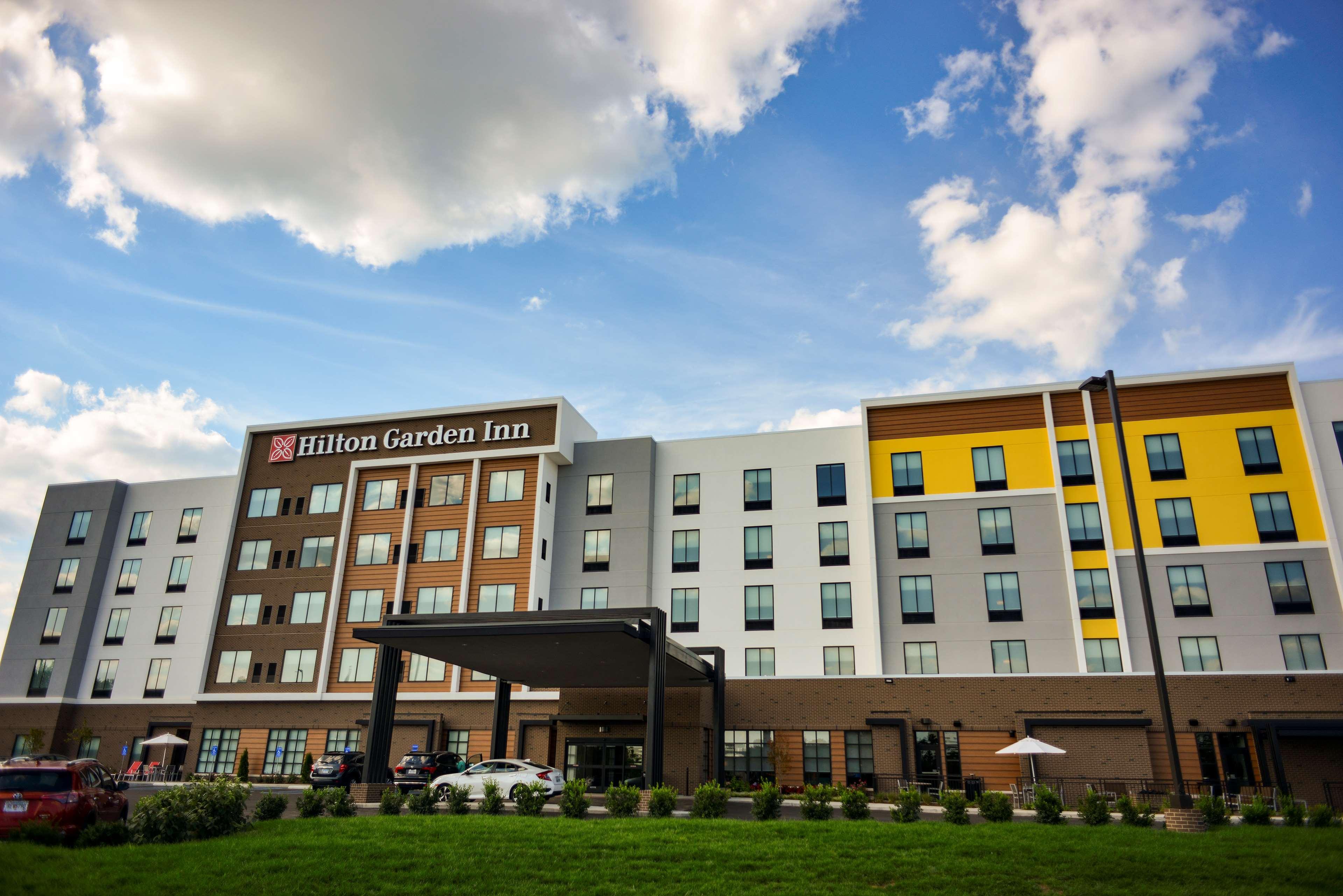 Hilton Garden Inn Louisville Mall Of St. Matthews Exteriör bild