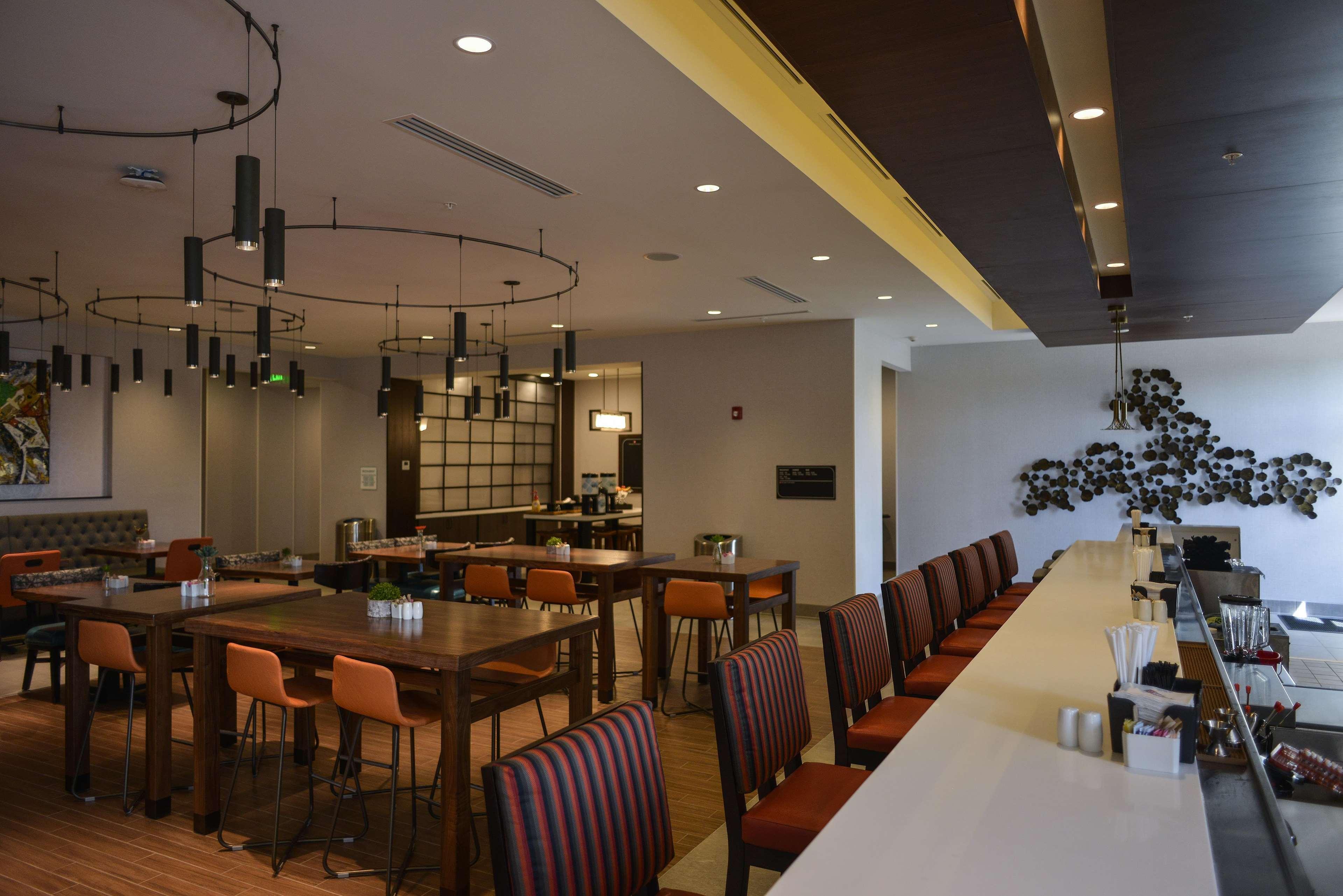Hilton Garden Inn Louisville Mall Of St. Matthews Exteriör bild