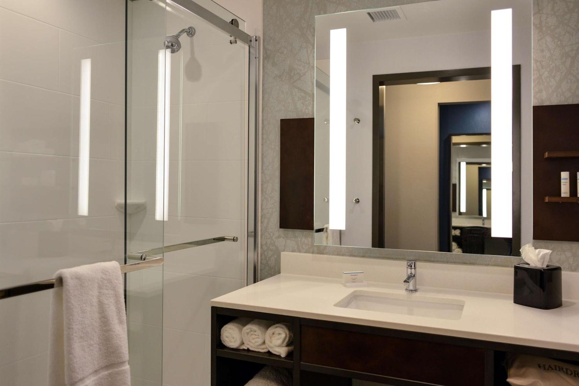 Hilton Garden Inn Louisville Mall Of St. Matthews Exteriör bild