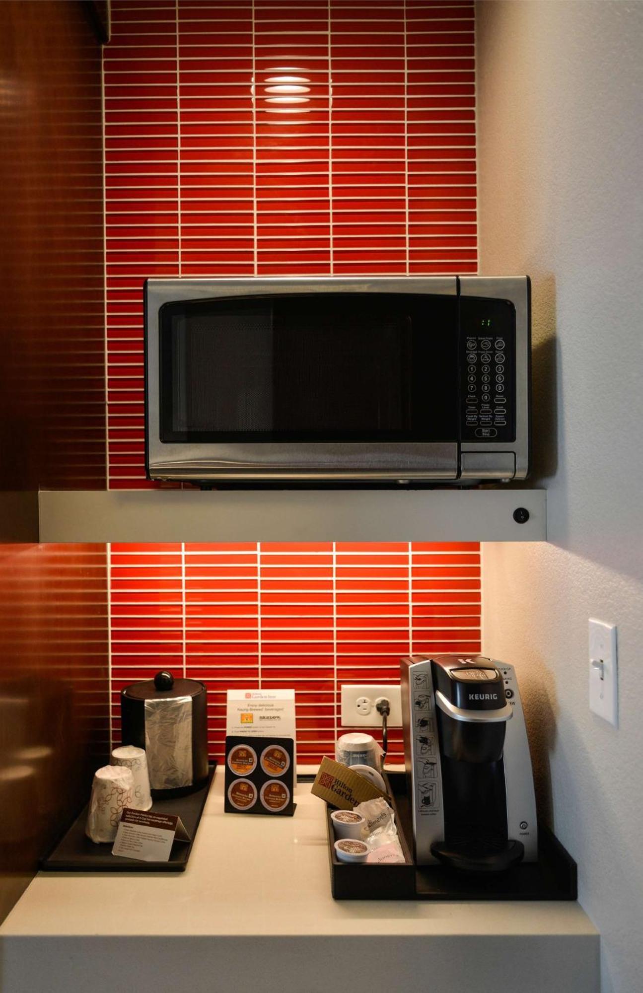 Hilton Garden Inn Louisville Mall Of St. Matthews Exteriör bild