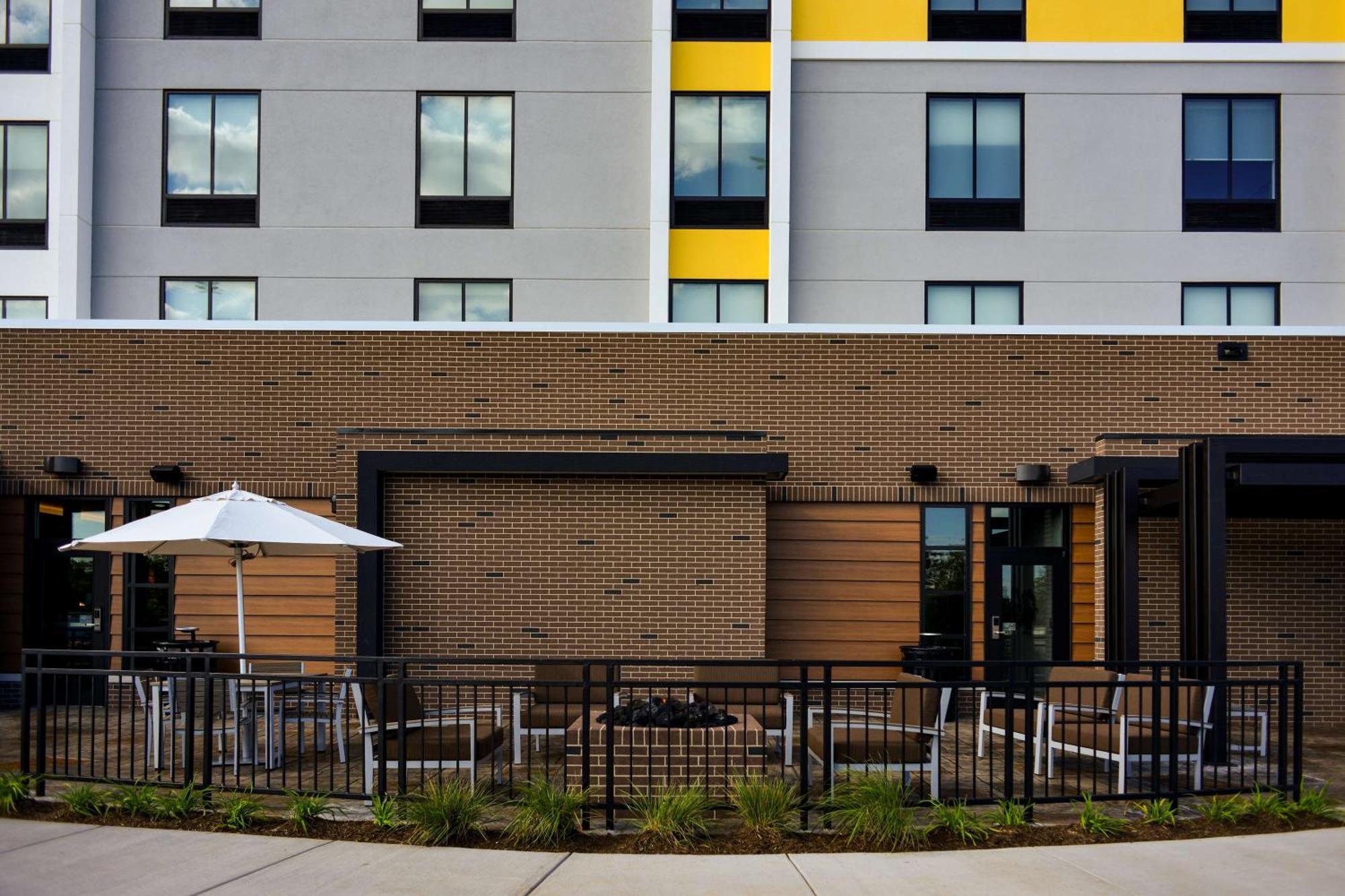 Hilton Garden Inn Louisville Mall Of St. Matthews Exteriör bild