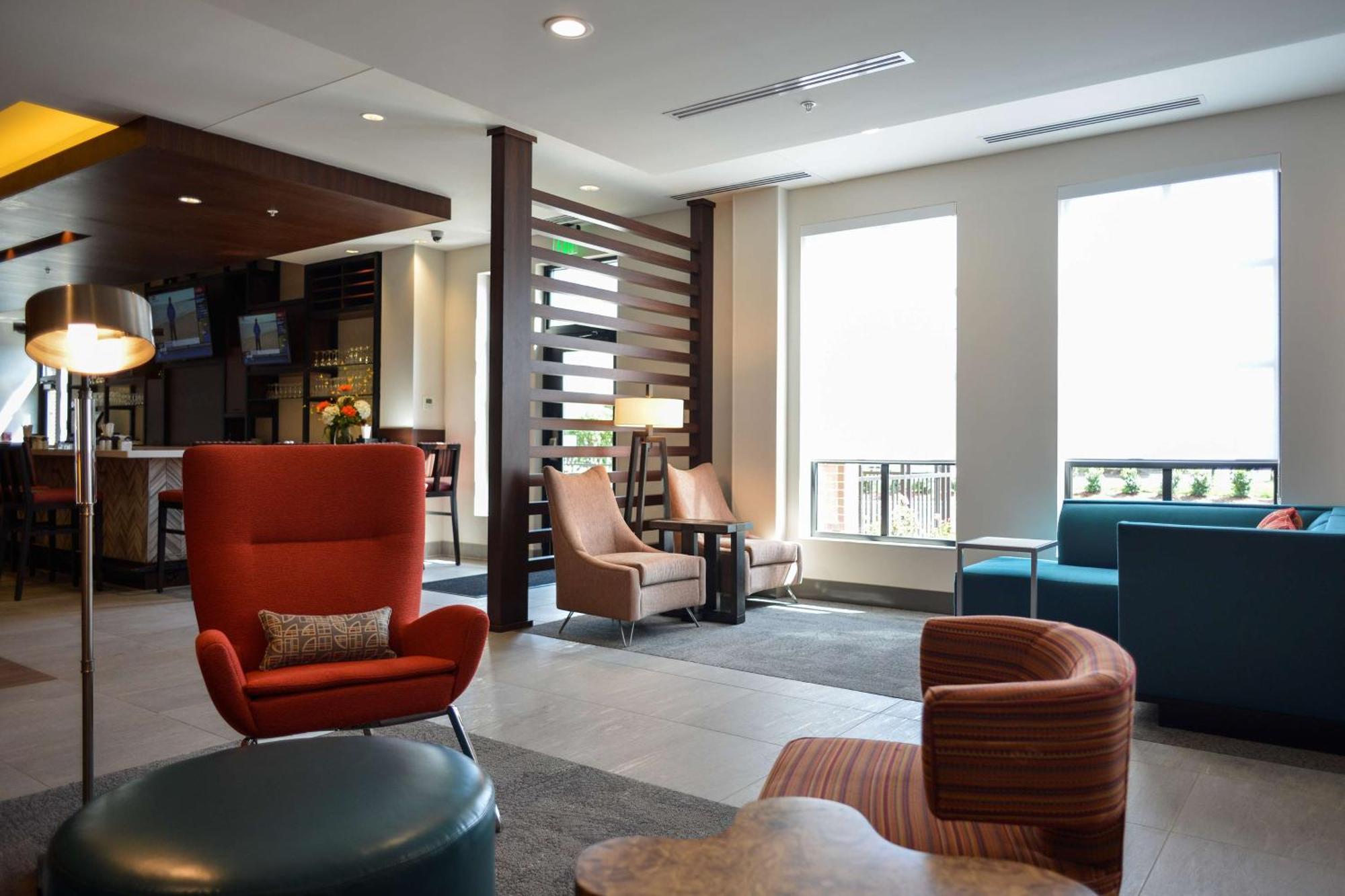 Hilton Garden Inn Louisville Mall Of St. Matthews Exteriör bild
