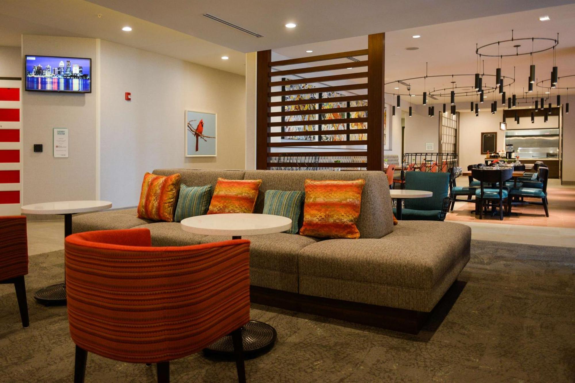 Hilton Garden Inn Louisville Mall Of St. Matthews Exteriör bild