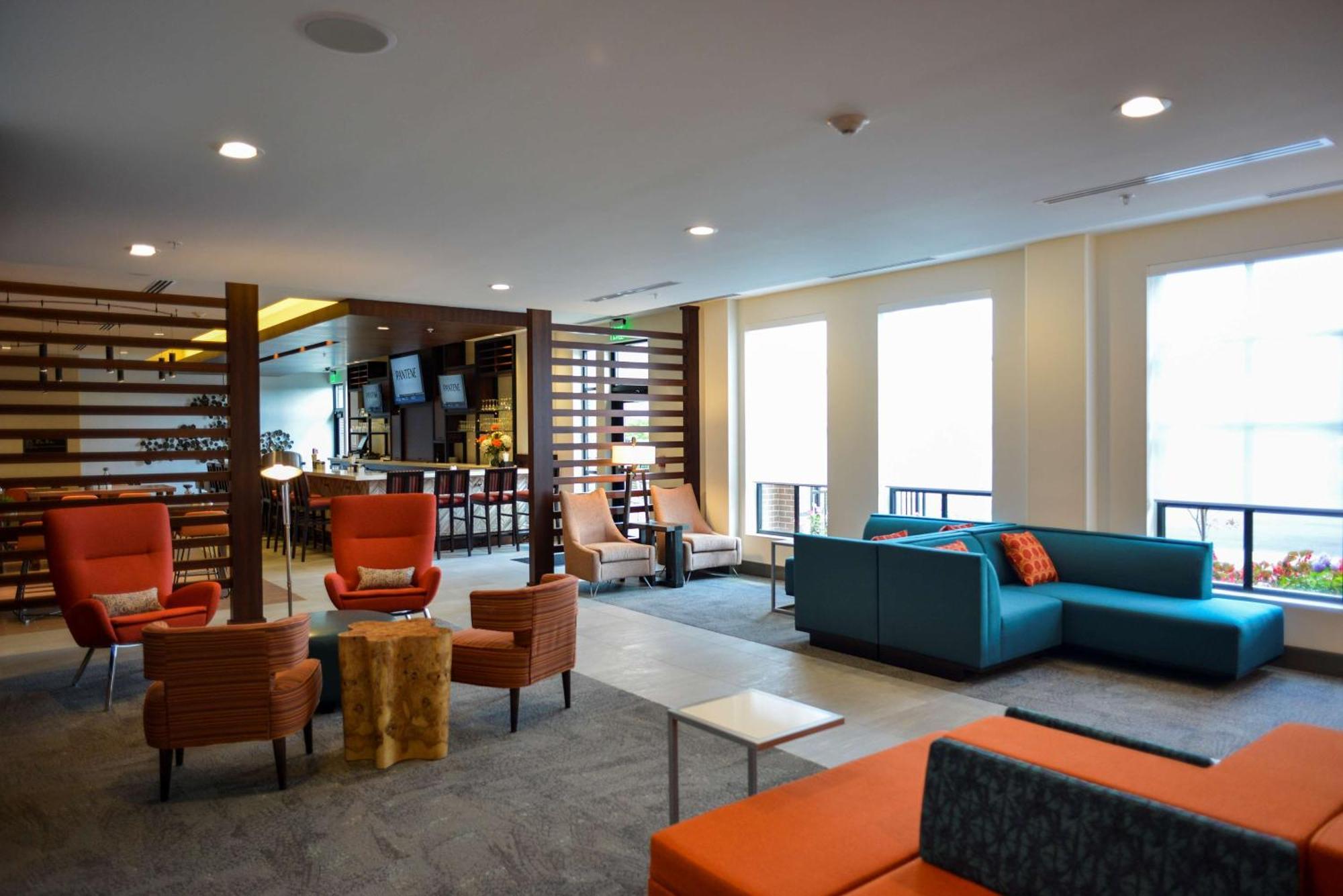 Hilton Garden Inn Louisville Mall Of St. Matthews Exteriör bild