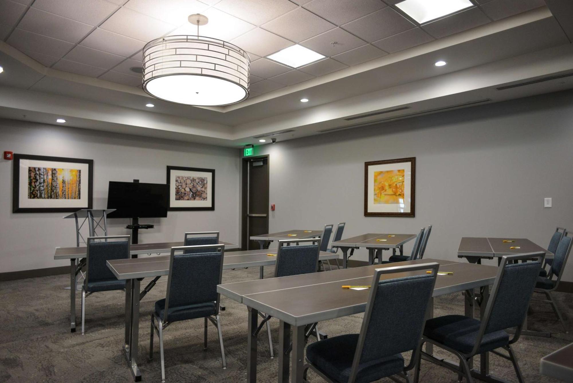 Hilton Garden Inn Louisville Mall Of St. Matthews Exteriör bild